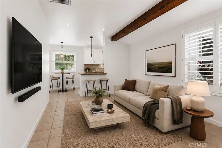 Virtually Staged
Front Room
