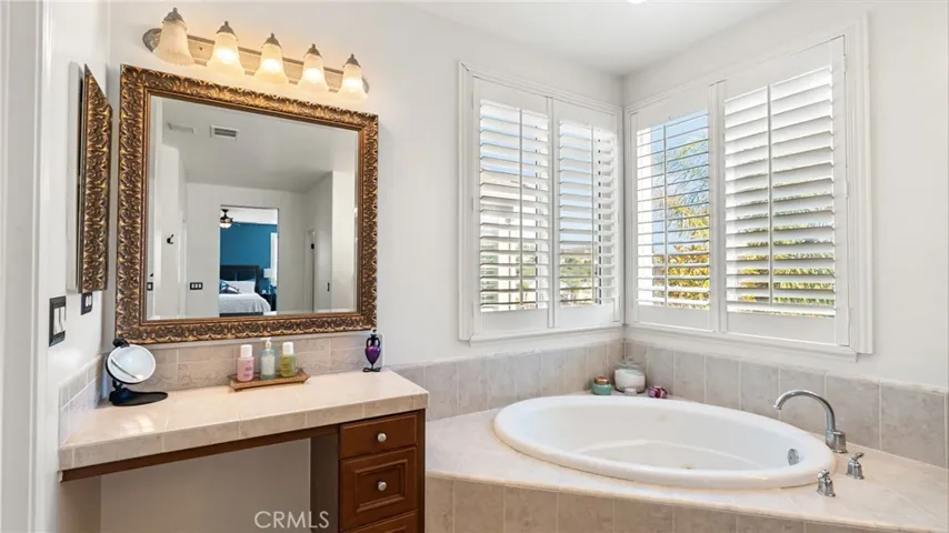 22238 Evening Star Court, Saugus, California 91390