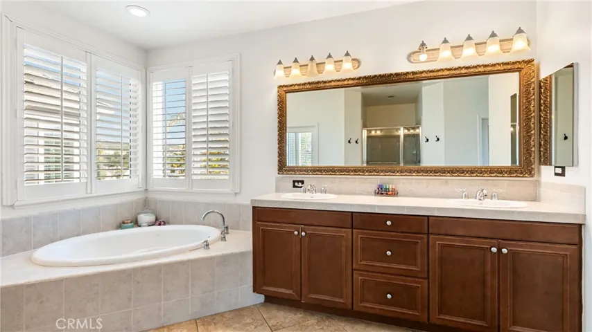 22238 Evening Star Court, Saugus, California 91390