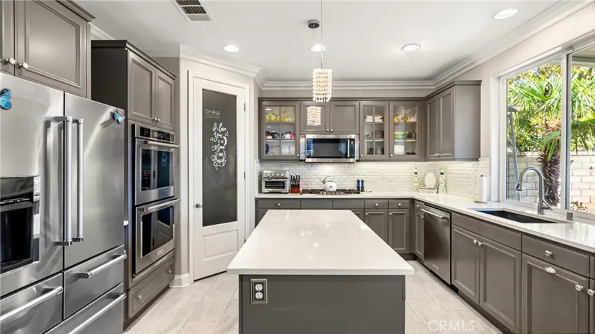 22238 Evening Star Court, Saugus, California 91390