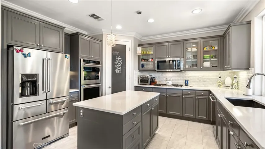 22238 Evening Star Court, Saugus, California 91390