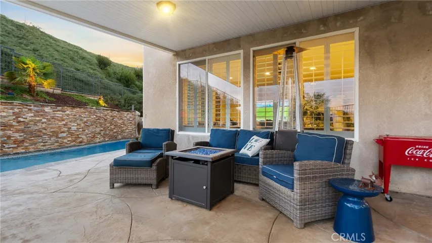 22238 Evening Star Court, Saugus, California 91390