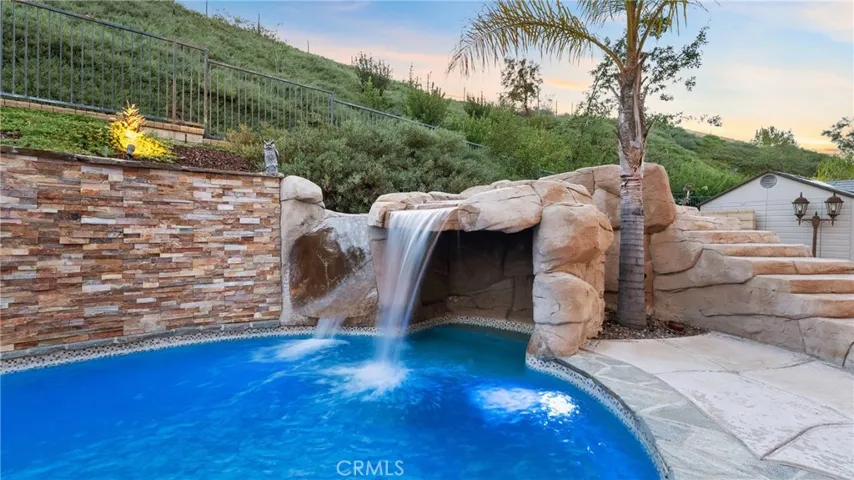 22238 Evening Star Court, Saugus, California 91390