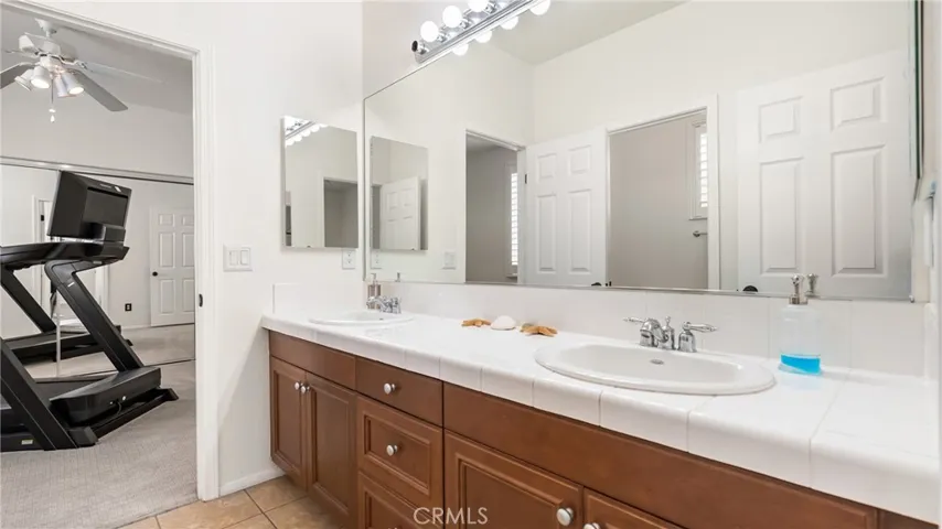 22238 Evening Star Court, Saugus, California 91390
