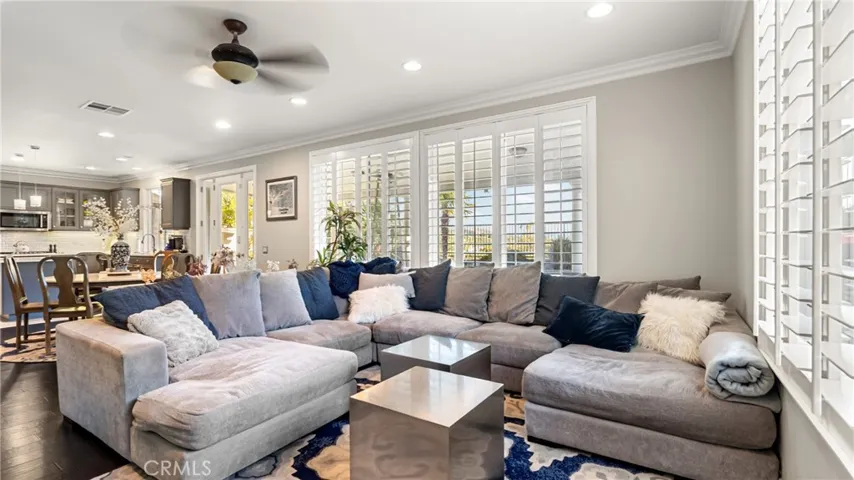 22238 Evening Star Court, Saugus, California 91390