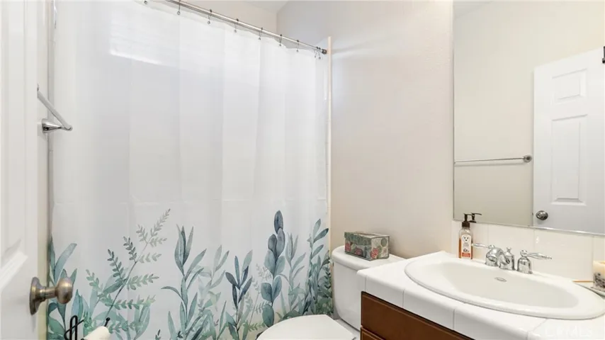 22238 Evening Star Court, Saugus, California 91390