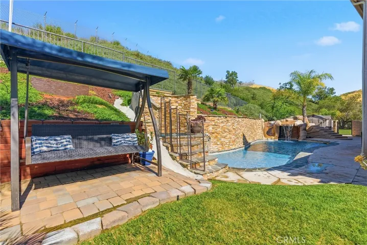 22238 Evening Star Court, Saugus, California 91390