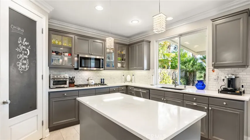 22238 Evening Star Court, Saugus, California 91390