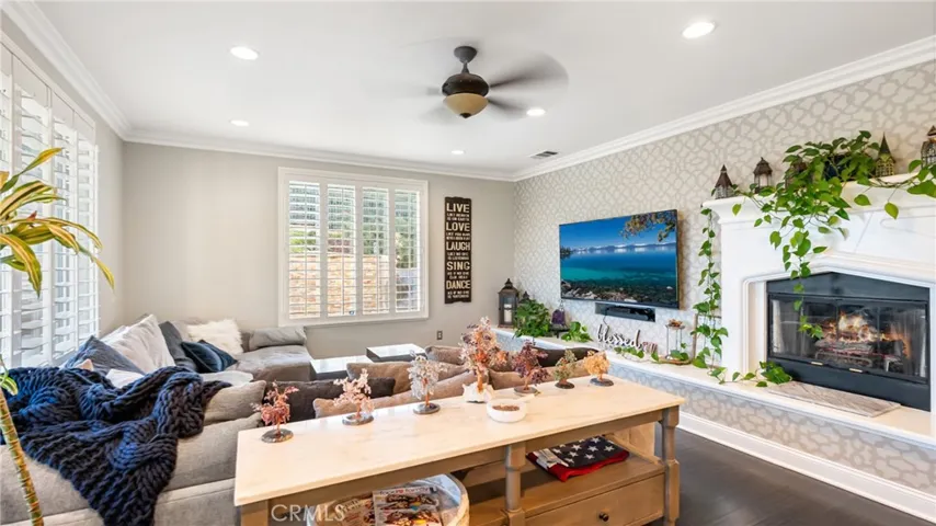 22238 Evening Star Court, Saugus, California 91390