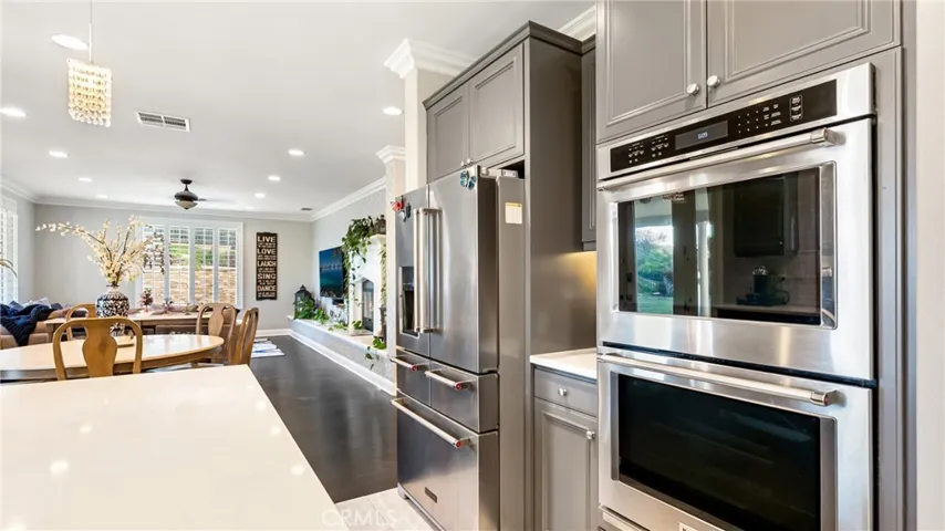 22238 Evening Star Court, Saugus, California 91390