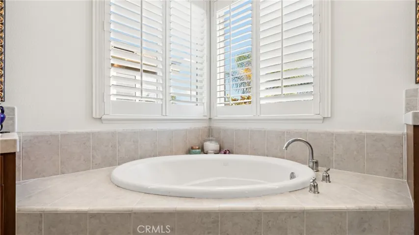 22238 Evening Star Court, Saugus, California 91390