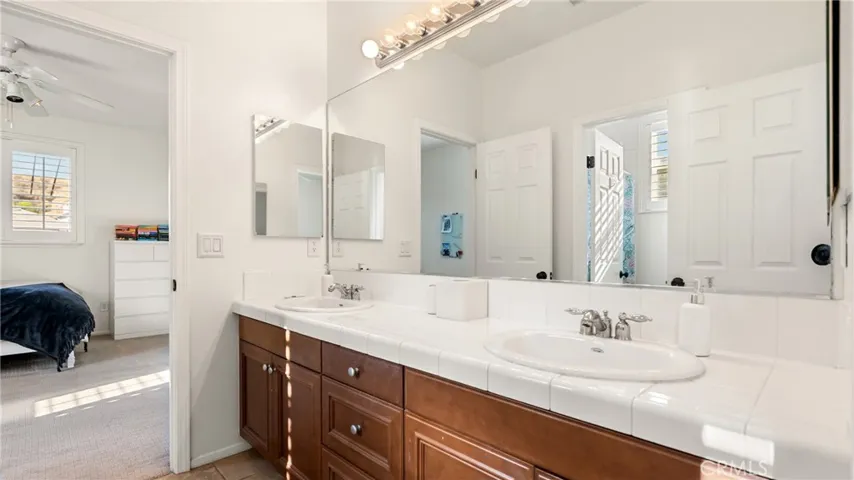 22238 Evening Star Court, Saugus, California 91390