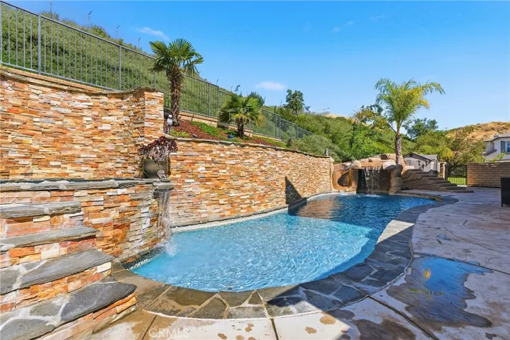 22238 Evening Star Court, Saugus, California 91390
