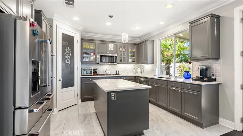 22238 Evening Star Court, Saugus, California 91390