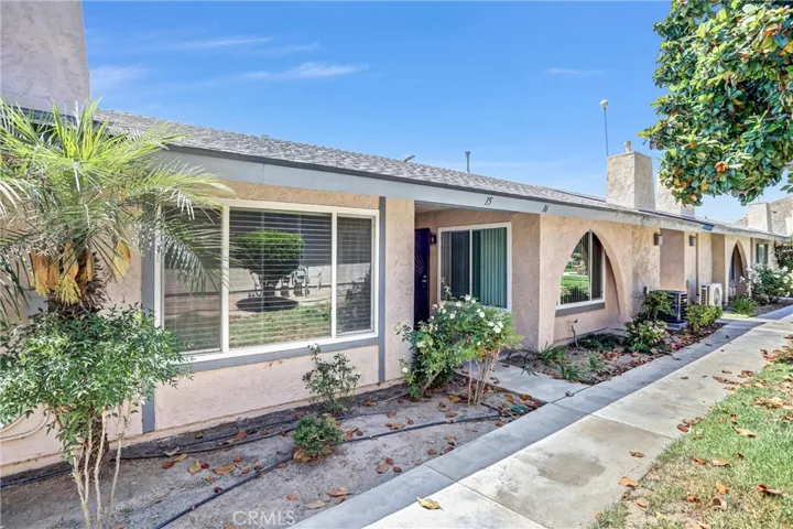 2891 Canyon Crest 15, Riverside, California 92507