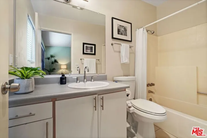 5811 Woodman Avenue 7, Valley Glen, California 91401