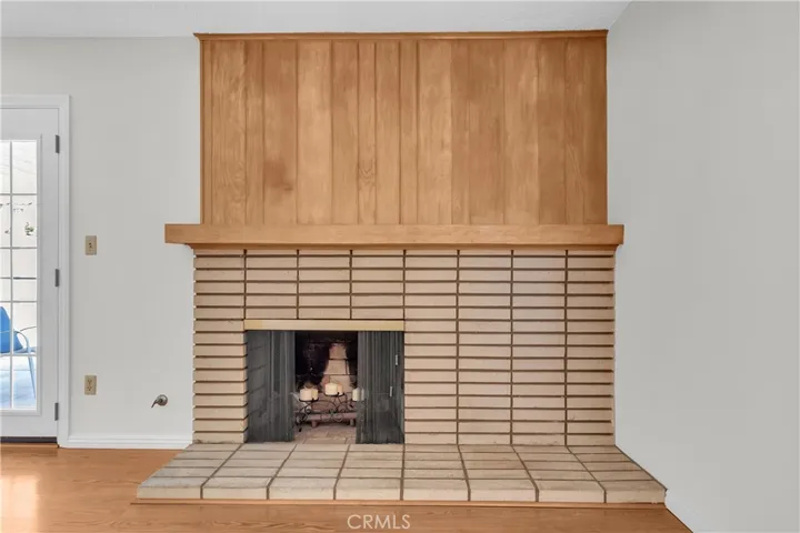 Gas fireplace