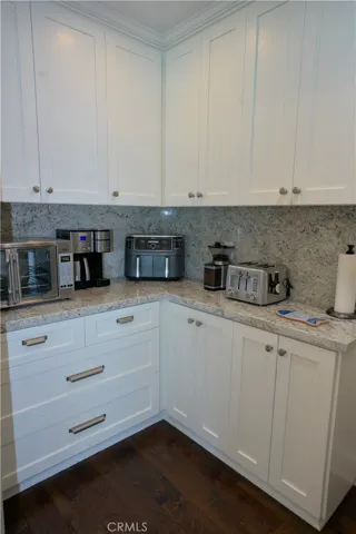 Butler pantry
