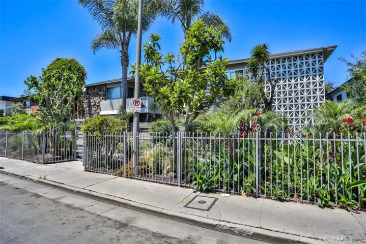 2015 Chariton, Los Angeles, California 90034