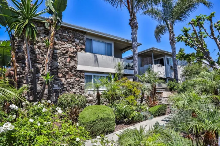 2015 Chariton, Los Angeles, California 90034