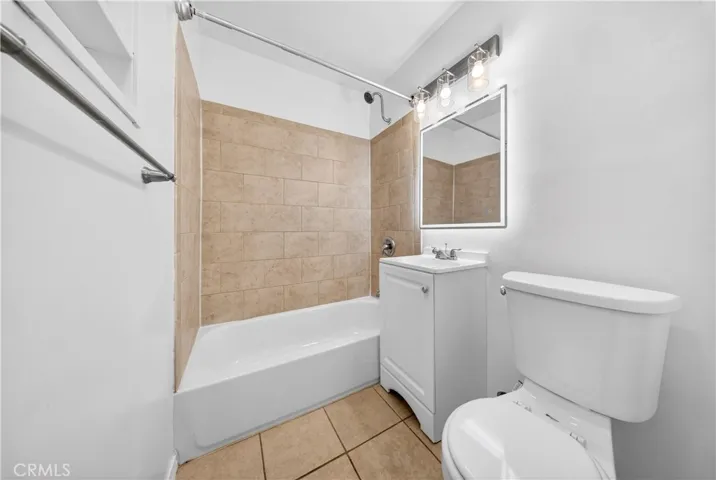 2015 Chariton, Los Angeles, California 90034