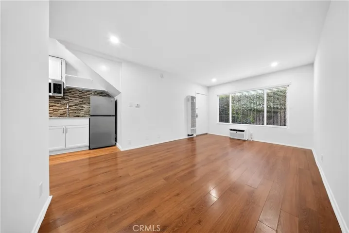 2015 Chariton, Los Angeles, California 90034