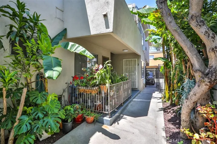2015 Chariton, Los Angeles, California 90034
