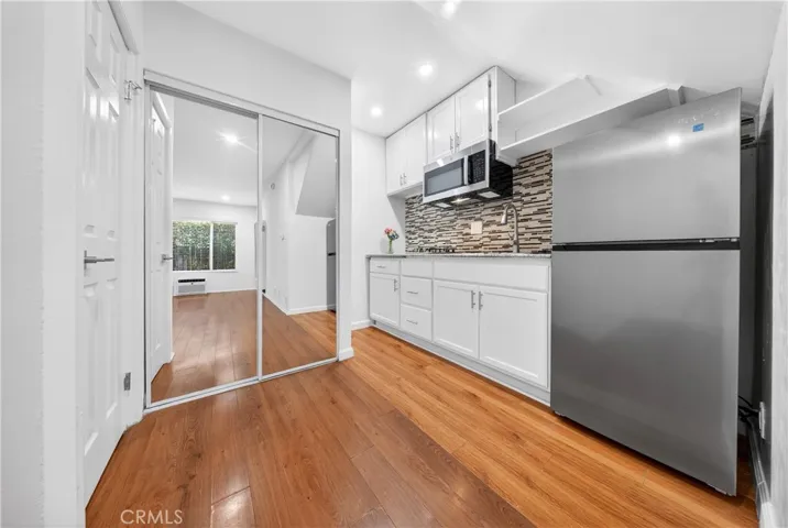 2015 Chariton, Los Angeles, California 90034