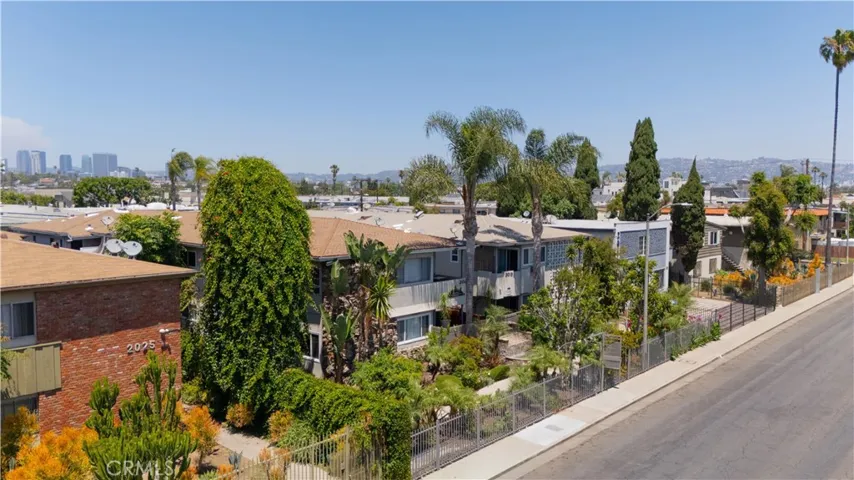 2015 Chariton, Los Angeles, California 90034
