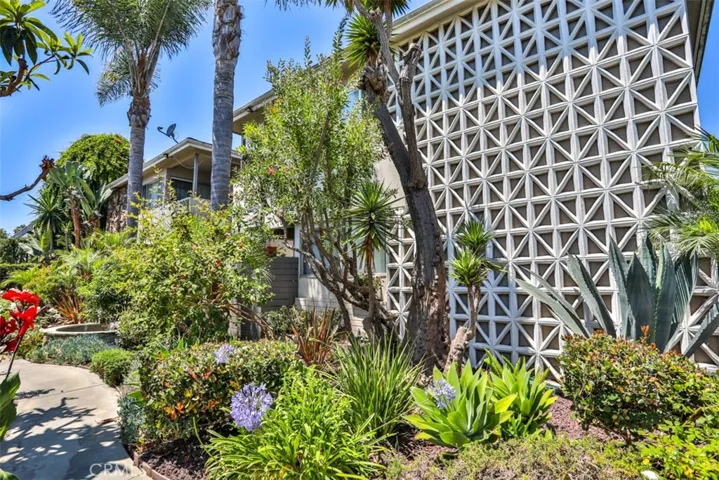 2015 Chariton, Los Angeles, California 90034