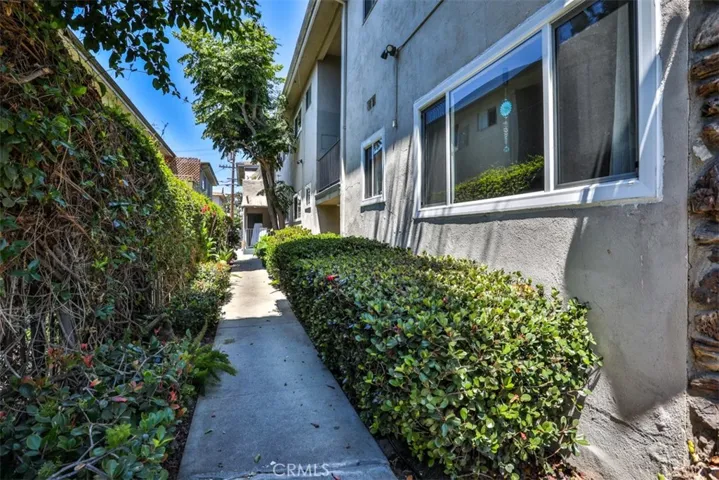 2015 Chariton, Los Angeles, California 90034