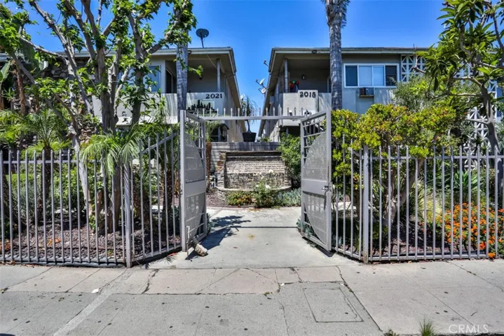 2015 Chariton, Los Angeles, California 90034