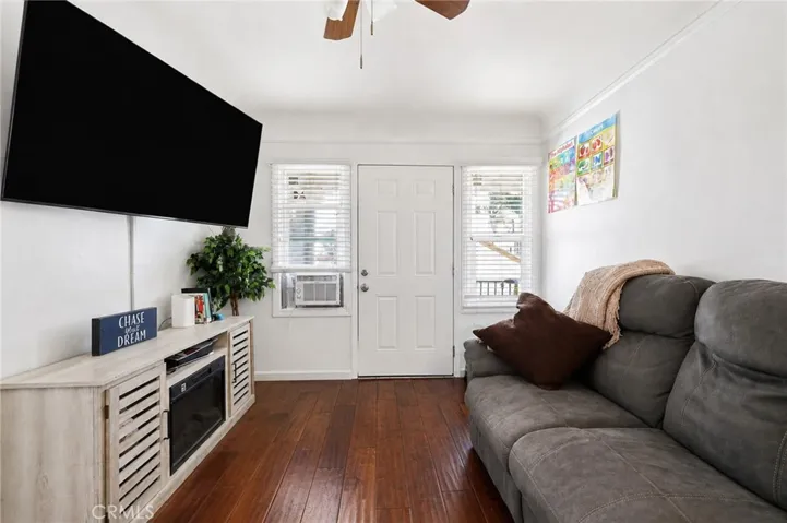 551 1/2 W 12th St Right Unit