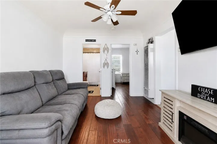 551 1/2 W 12th St Right Unit