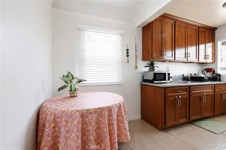 551 1/2 W 12th St Right Unit