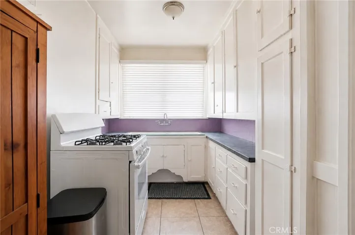 551 W 12th St Left Unit