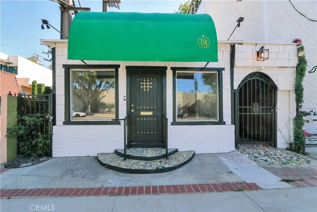 11144 Ventura Blvd
