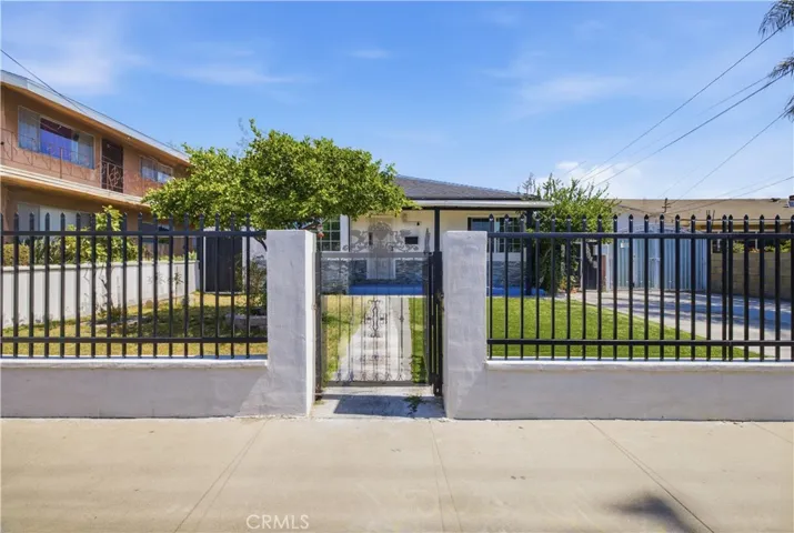 4017 Santa Ana, Huntington Park, California 90255