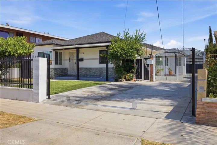 4017 Santa Ana, Huntington Park, California 90255