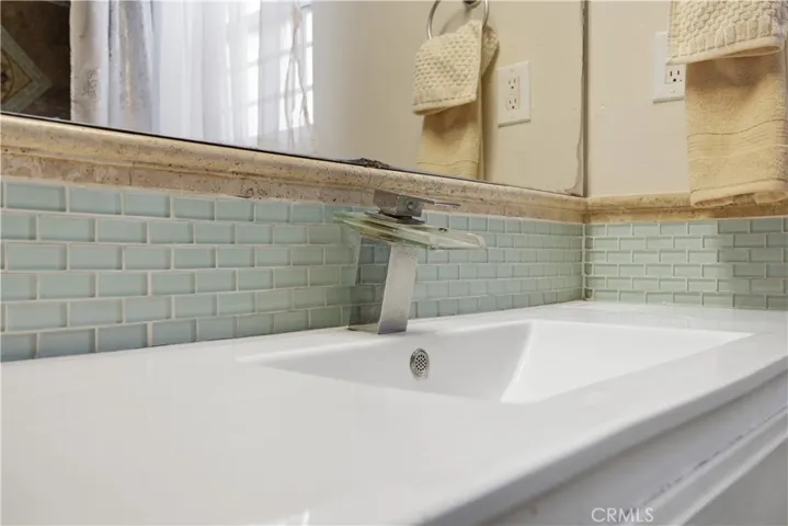 4017 Santa Ana, Huntington Park, California 90255
