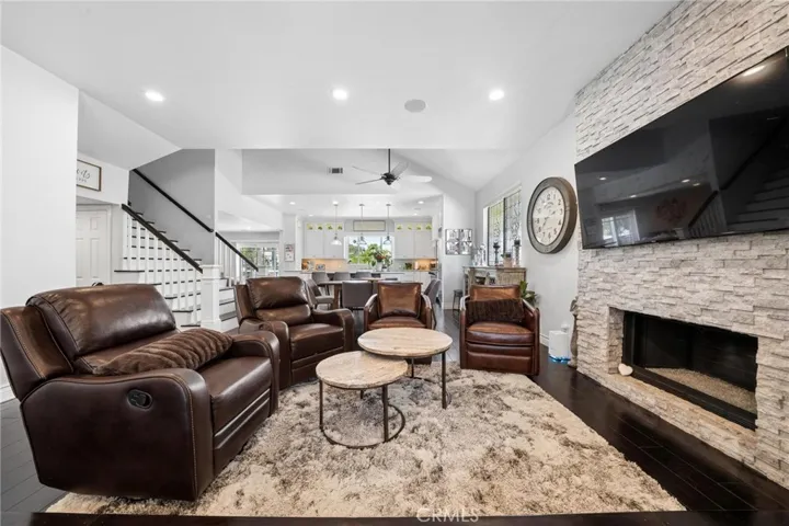24238 Cary Court, Newhall, California 91321