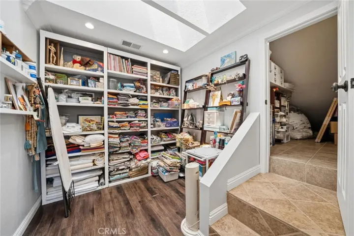 24238 Cary Court, Newhall, California 91321