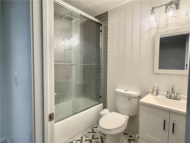 Hallway Bathroom - Upstairs