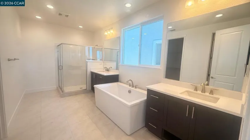 17405 Bushwick Lane, Lathrop, California 95330