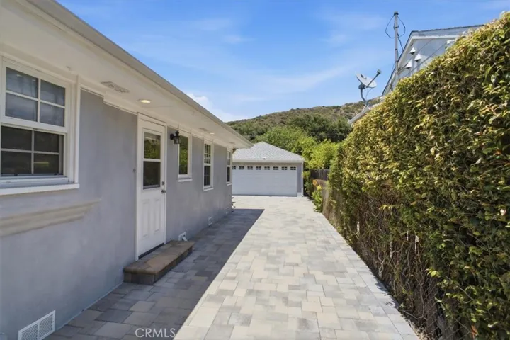 2049 E Glenoaks, Glendale, California 91206