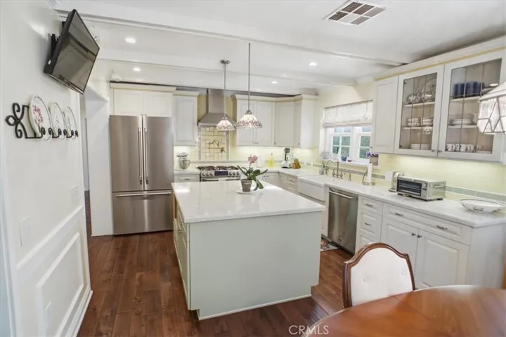 2049 E Glenoaks, Glendale, California 91206