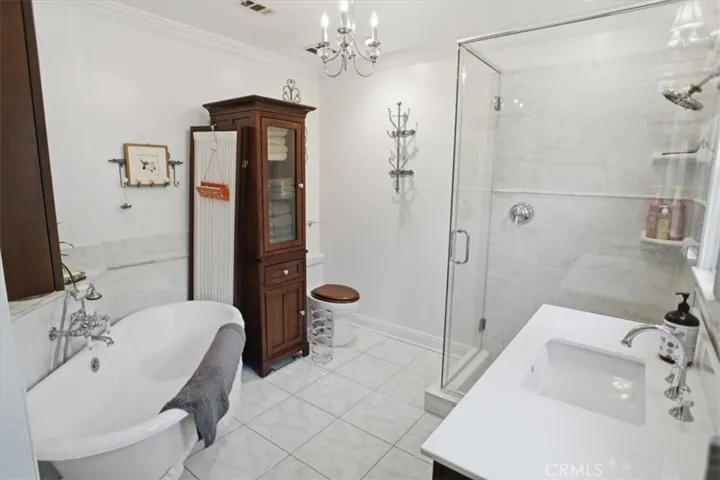 2049 E Glenoaks, Glendale, California 91206