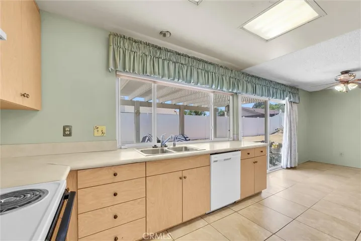 896 N Arrowhead, Rialto, California 92376