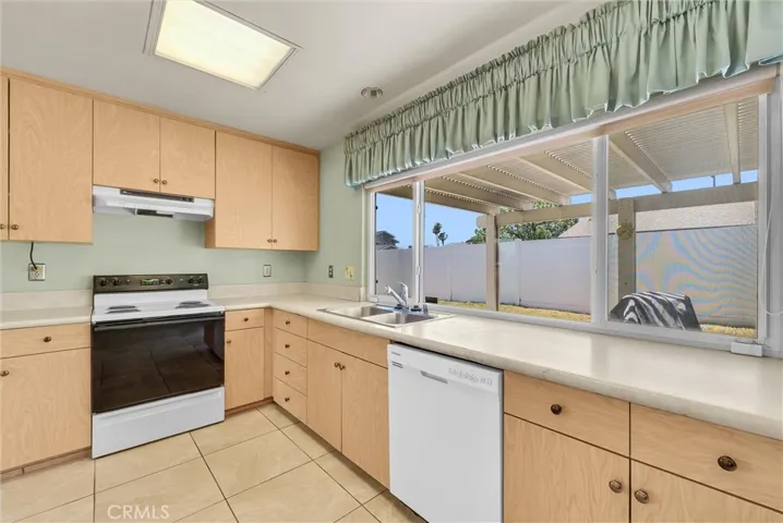 896 N Arrowhead, Rialto, California 92376