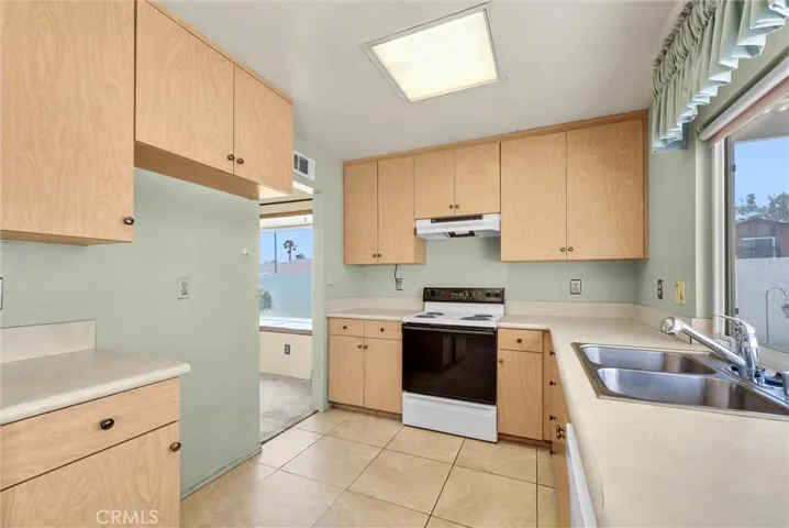 896 N Arrowhead, Rialto, California 92376